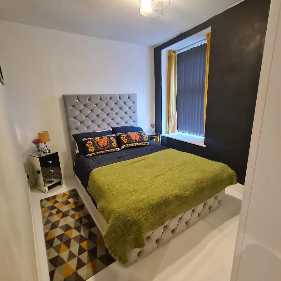 Апартаменты The Holiday 20 Flat! Outside Lez Абердин
