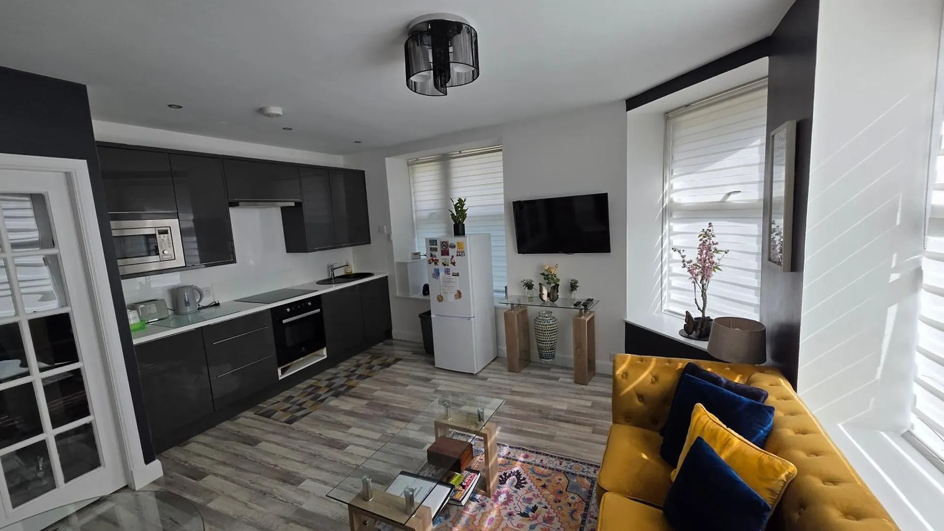 Апартаменты The Holiday 20 Flat! Outside Lez Абердин